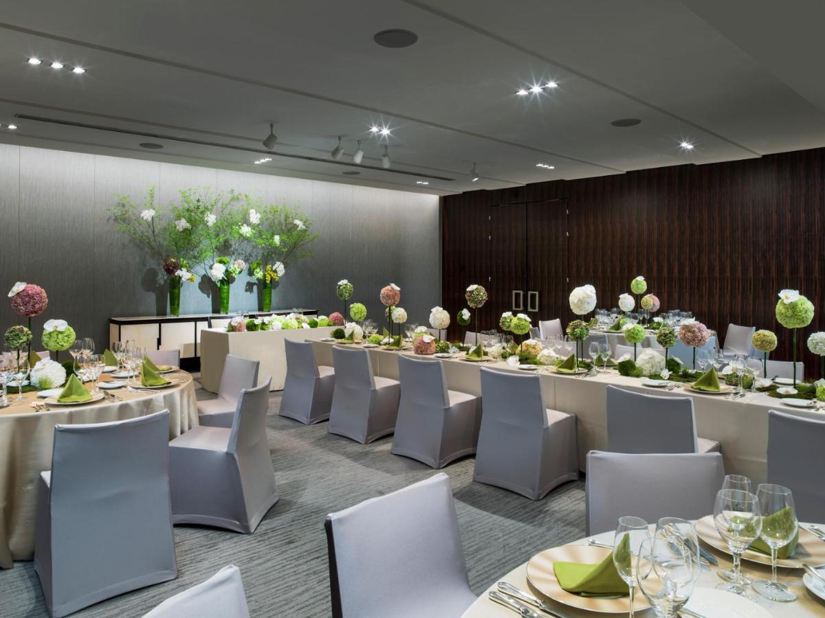 Four Seasons At Marunouchi Hotell 5*