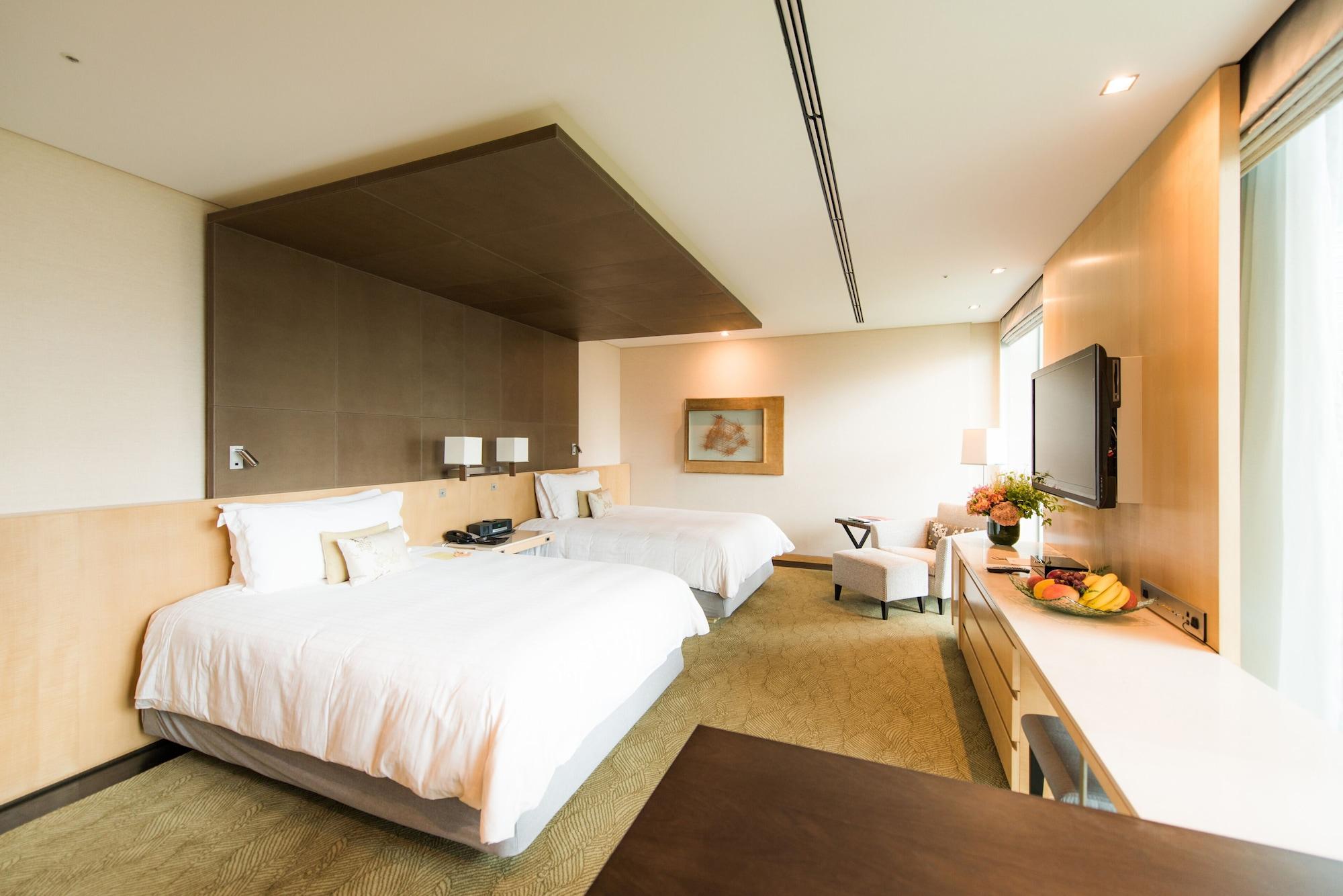 Four Seasons At Marunouchi Hotell 5*